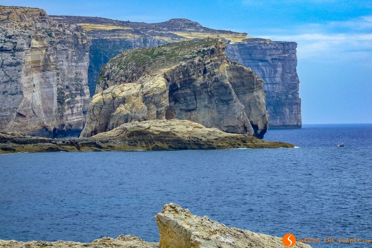 Acantilados en Dwejra, Gozo, Malta Acantilados en Dwejra, Gozo, Malta