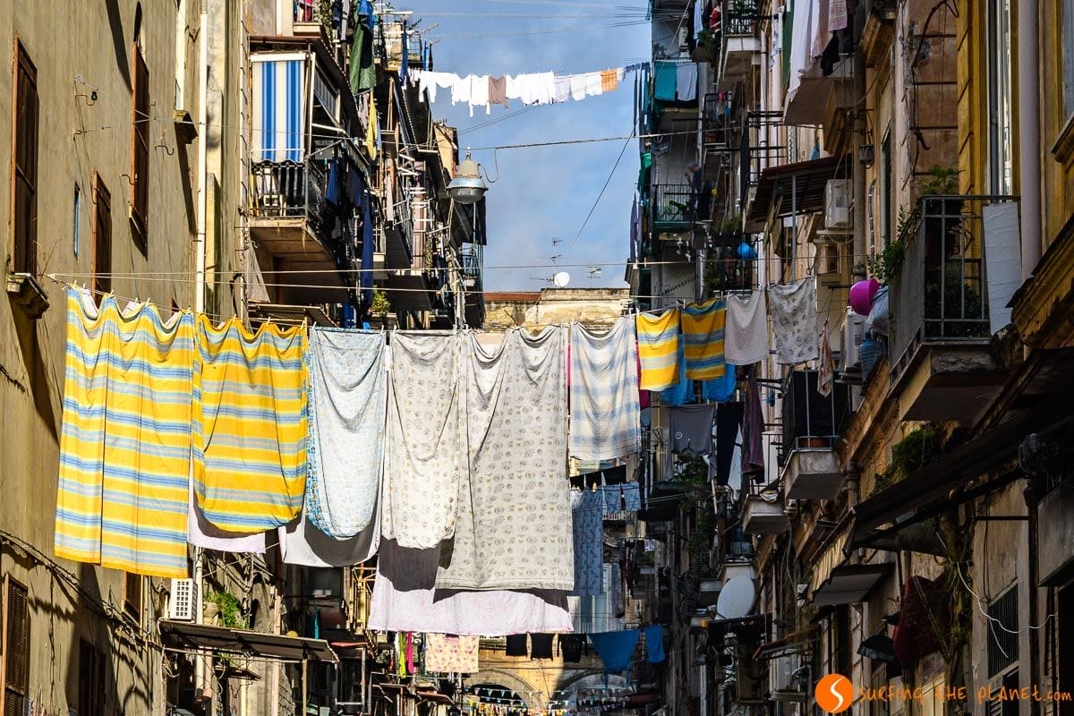 Calle típica, Nápoles, Italia | Cosa fare a Napoli in 3 giorni Strada tipica, Napoli, Italia | Cosa fare a Napoli in 3 giorni