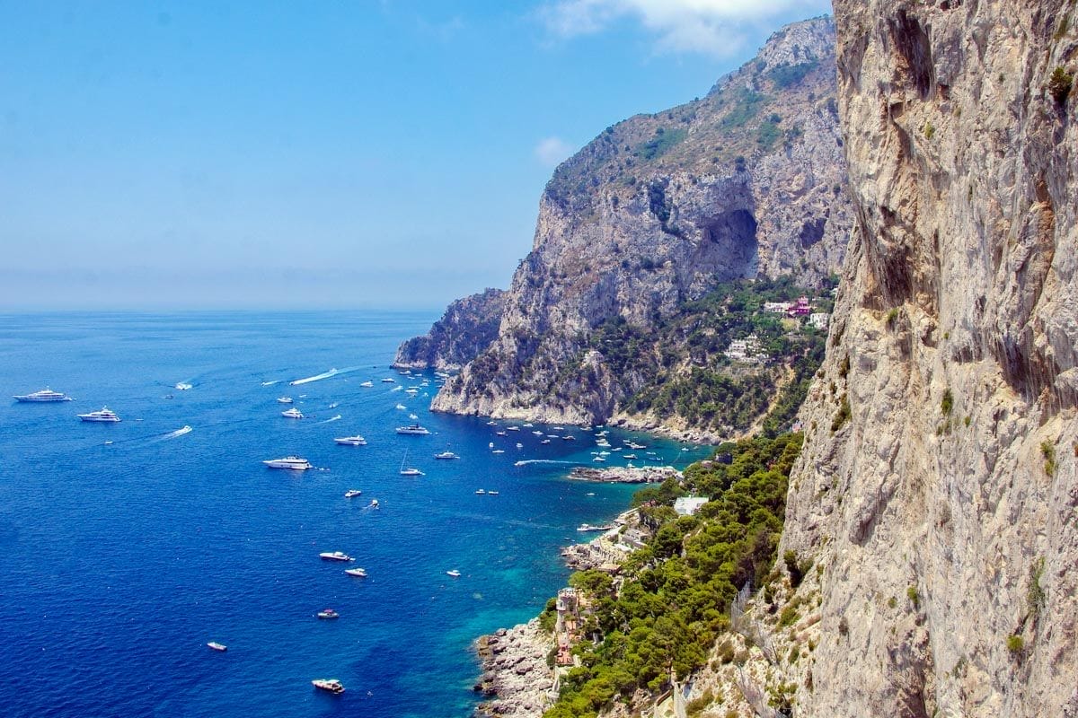 Isola di Capri nel Golfo di Napoli, Italia | Cosa fare a Napoli in 3 giorni Isola di Capri nel Golfo di Napoli, Italia | Cosa fare a Napoli in 3 giorni