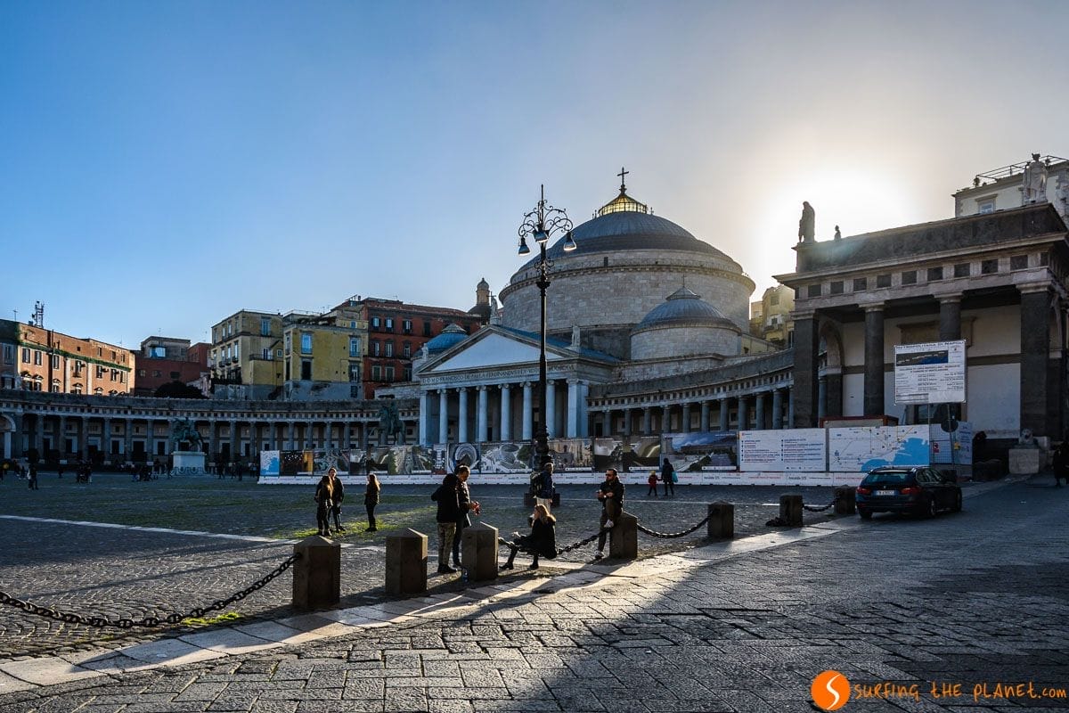 Piazza del Plebiscito, Napoli, Italia | Cosa vedere a Napoli in 3 giorni Piazza del Plebiscito, Napoli, Italia | Cosa vedere a Napoli in 3 giorni