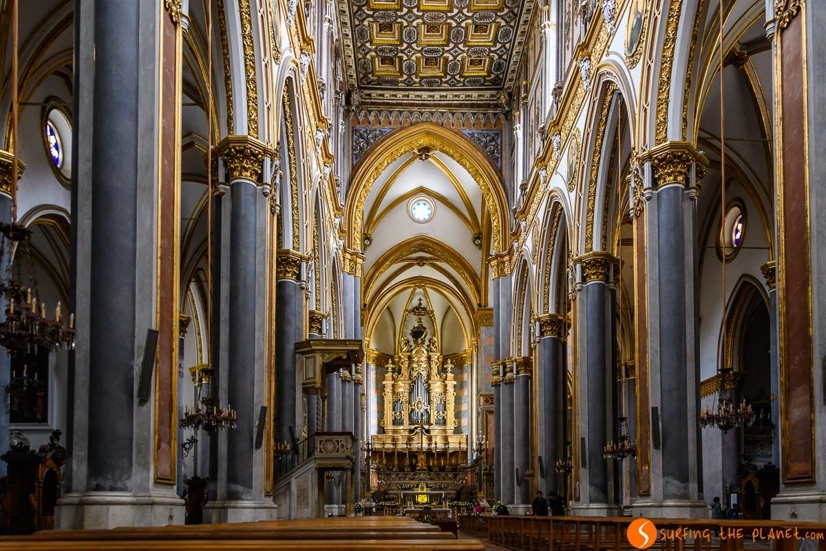 Interno di San Domenico Maggiore, Napoli, Italia | Cosa vedere a Napoli in 3 giorni Interno di San Domenico Maggiore, Napoli, Italia | Cosa vedere a Napoli in 3 giorni