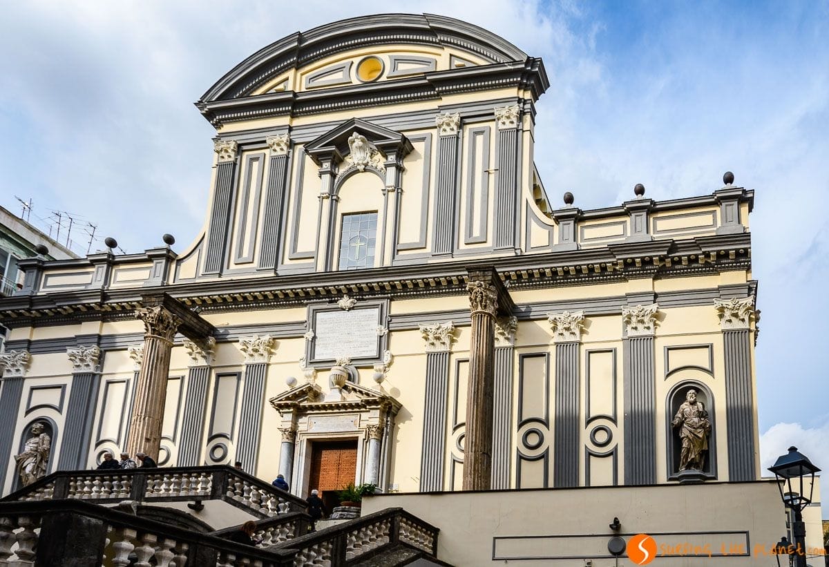 Facciata della Chiesa di San Paolo Maggiore, Napoli, Italia | Cosa fare a Napoli in 3 giorni Facciata della Chiesa di San Paolo Maggiore, Napoli, Italia | Cosa fare a Napoli in 3 giorni