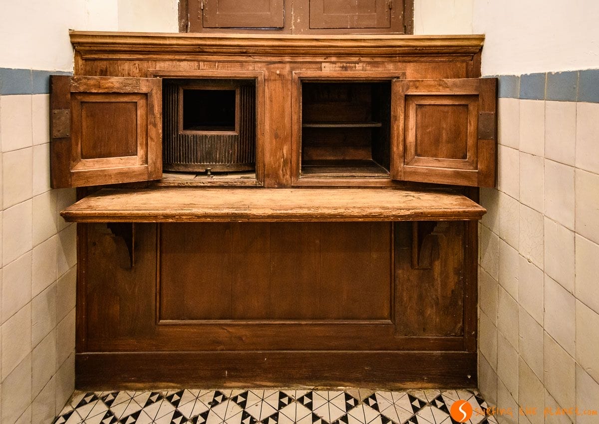 Expósito en Santa Annunziata Maggiore, Napoli, Italia | Qué ver y hacer en Nápoles en 2 días Expósito en Santa Annunziata Maggiore, Napoli, Italia | Qué ver y hacer en Nápoles en 2 días