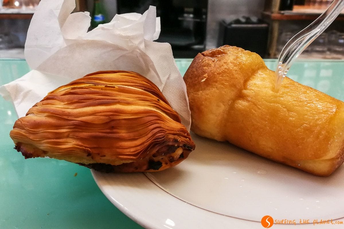 Sfogliatella y babà, Pastelería Scaturchio, Nápoles, Italia | Donde comer en Nápoles Sfogliatella y babà, Pastelería Scaturchio, Nápoles, Italia | Donde comer en Nápoles