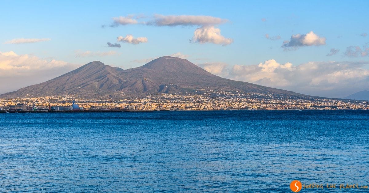 Vesuvio dal Lungomare di Napoli, Italia | Cosa vedere a Napoli in 3 giorni Vesuvio dal Lungomare di Napoli, Italia | Cosa vedere a Napoli in 3 giorni