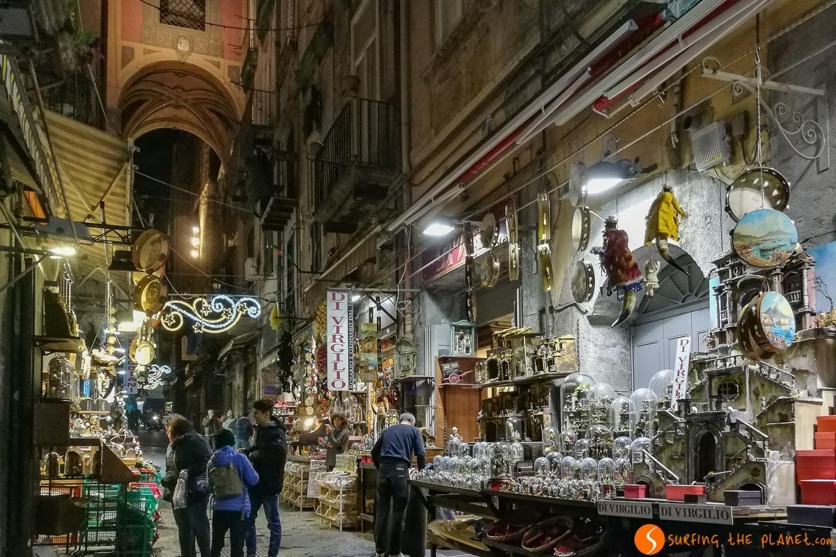 Via San Gregorio, Napoli, Italia | Cosa vedere a Napoli in 3 giorni Via San Gregorio, Napoli, Italia | Cosa vedere a Napoli in 3 giorni