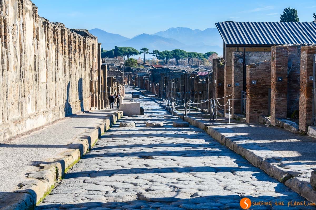 Calle empedrada, Pompeya, Italia Calle empedrada, Pompeya, Italia | Que visitar en Pompeya en una excursión desde Nápoles