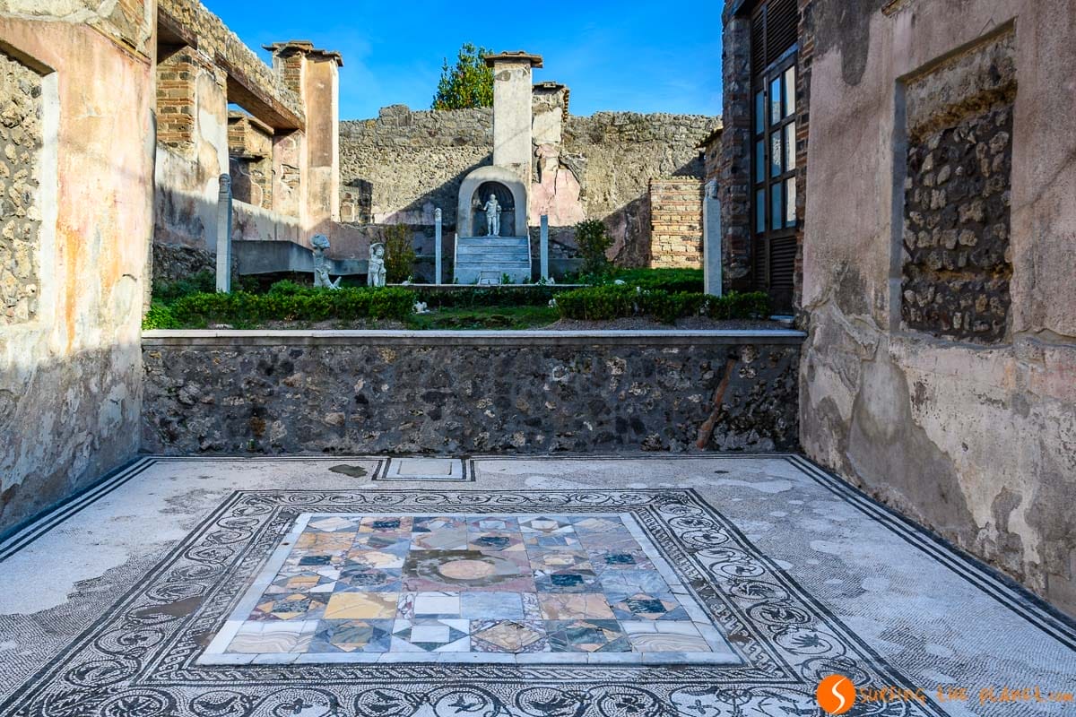 Typical patio, Pompeii, Italy | The best excursions from Naples Typical patio, Pompeii, Italy | The best excursions from Naples