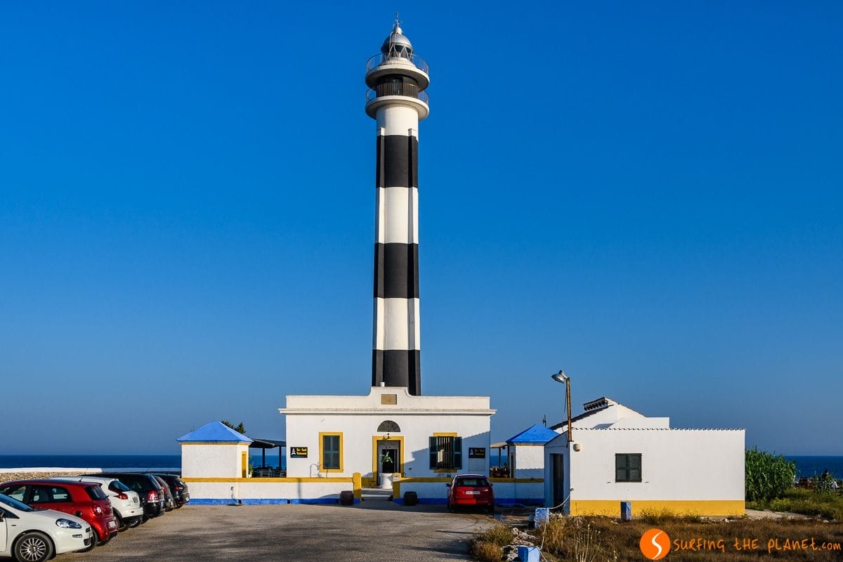 Vista frontal, Faro de Artrutx, Menorca, España Vista frontal, Faro de Artrutx, Menorca, España