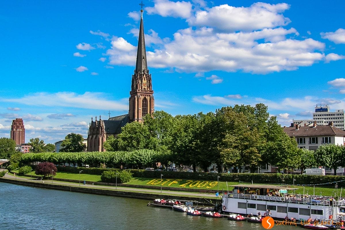 Orilla del río Meno, Frankfurt, Alemania | Qué ver y hacer en Frankfurt en un día Orilla del río Meno, Frankfurt, Alemania | Qué ver y hacer en Frankfurt en un día