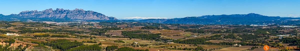 Vistas desde el Castillo de Subirats, El Penedès, Cataluña, España Vistas desde el Castillo de Subirats, El Penedès, Cataluña, España