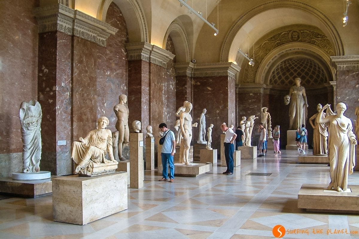 Interior del Louvre, París, Francia | Que hacer en París en 4 días Interior del Louvre, París, Francia | Que hacer en París en 4 días