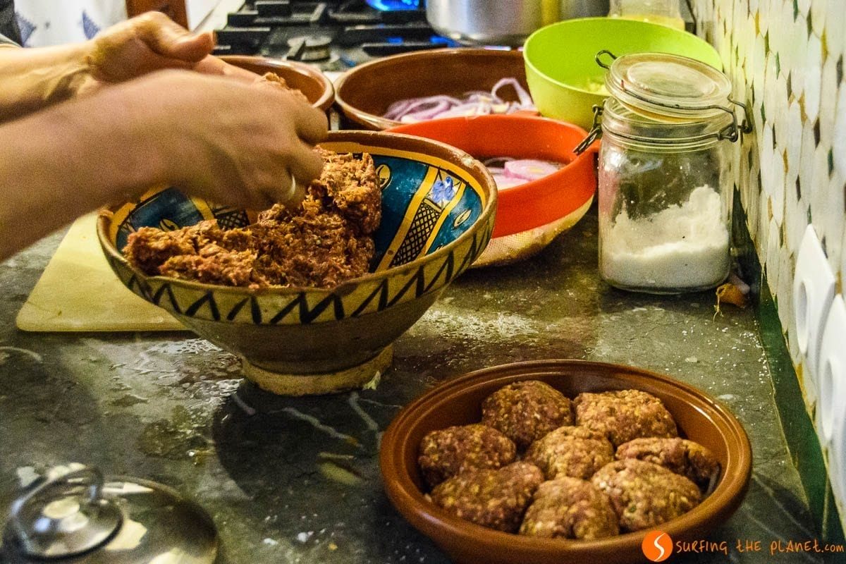 Preparación de la cena, Dar Seffarine, Fez, Marruecos | Dónde alojarse en Fez Preparación de la cena, Dar Seffarine, Fez, Marruecos | Dónde alojarse en Fez