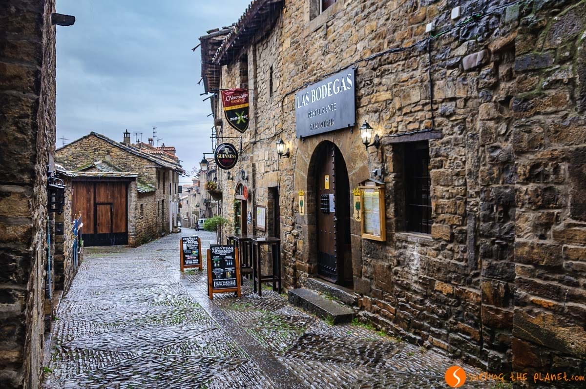 Calle Mayor, Aínsa, Huesca, Aragón | Pueblos de Huesca con encanto Calle Mayor, Aínsa, Huesca, Aragón | Pueblos de Huesca con encanto