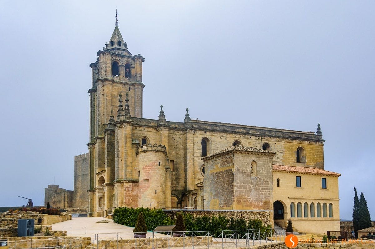 Exterior de la Fortaleza de Mota, Alcalá la Real, Jaén, Andalucía | Castillos más bonitos de Andalucía Exterior de la Fortaleza de Mota, Alcalá la Real, Jaén, Andalucía | Castillos más bonitos de Andalucía