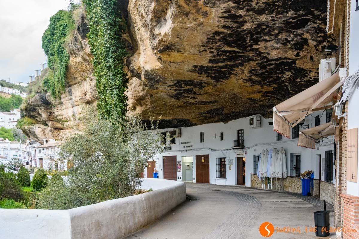 Calle Cuevas del Sol, Setenil de las Bodegas, Cádiz, Andalucía | Pueblos de Andalucía con encanto Calle Cuevas del Sol, Setenil de las Bodegas, Cádiz, Andalucía | Pueblos de Andalucía con encanto