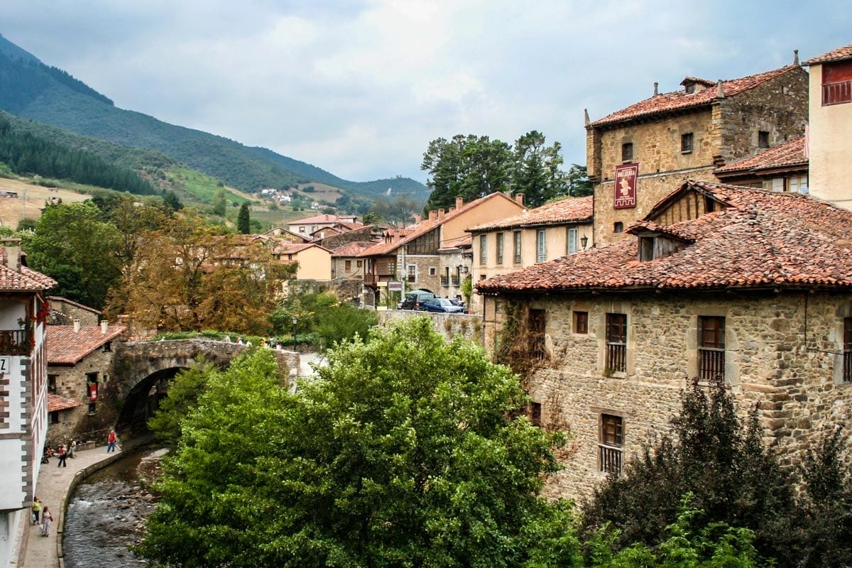 Casas de montaña, Potes, Picos de Europa, Cantabria | Pueblos imprescindibles de Cantabria Casas de montaña, Potes, Picos de Europa, Cantabria | Pueblos imprescindibles de Cantabria