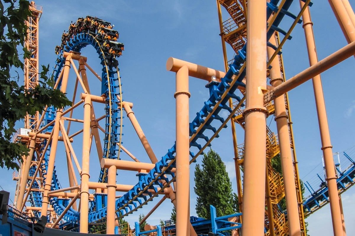 Montaña rusa, Parque Warner, Comunidad de Madrid Montaña rusa, Parque Warner, Comunidad de Madrid