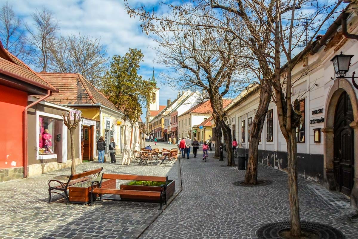 Strada acciottolata, Szentendre, Ungheria | 4 giorni a Budapest Strada acciottolata, Szentendre, Ungheria | 4 giorni a Budapest