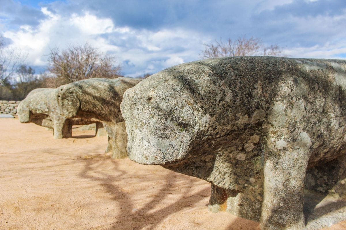 Toros de Guisando, Ávila, Castilla y León | 30 imprescindibles que ver y hacer en Ávila Provincia Toros de Guisando, Ávila, Castilla y León | 30 imprescindibles que ver y hacer en Ávila Provincia