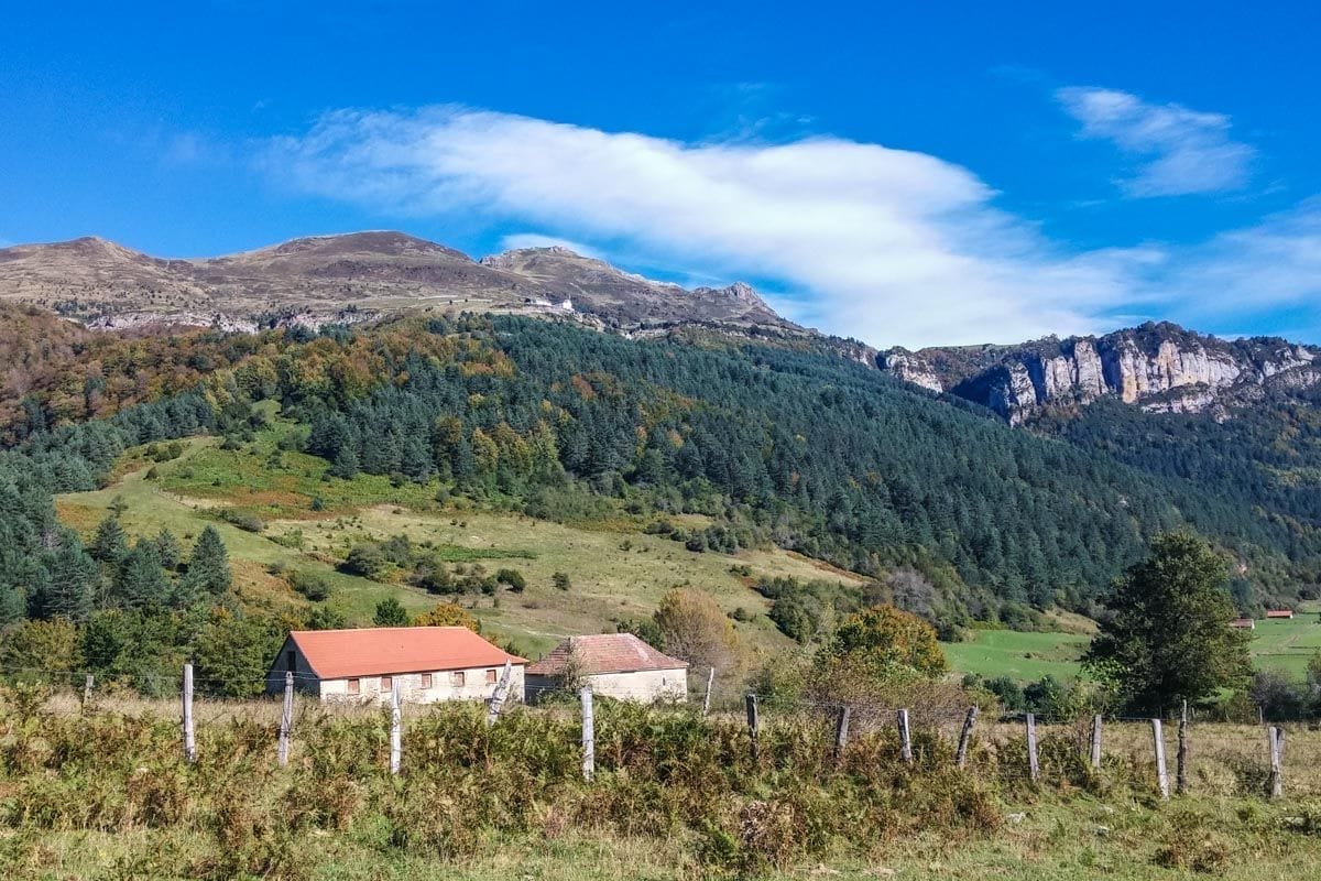 Paisaje de montaña, Valle de Roncal, Navarra | 35 imprescindibles que visitar en Navarra Paisaje de montaña, Valle de Roncal, Navarra | 35 imprescindibles que visitar en Navarra