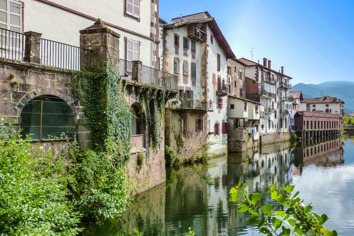 Vistas de casas tradicionales, Elizondo, Navarra | Que hacer en Navarra Vistas de casas tradicionales, Elizondo, Navarra | Que hacer en Navarra