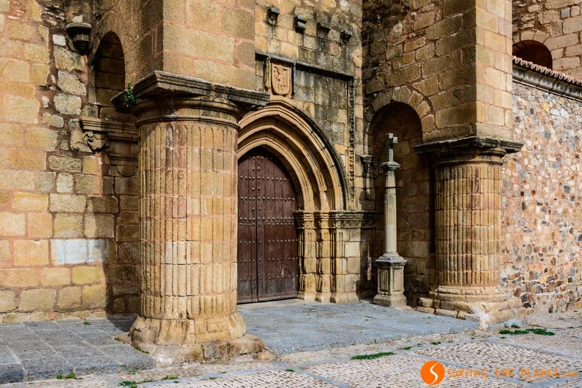 Iglesia de Santiago, Cáceres, Extremadura | Que ver en Cáceres fuera de la Ciudad Vieja Iglesia de Santiago, Cáceres, Extremadura | Que ver en Cáceres fuera de la Ciudad Vieja