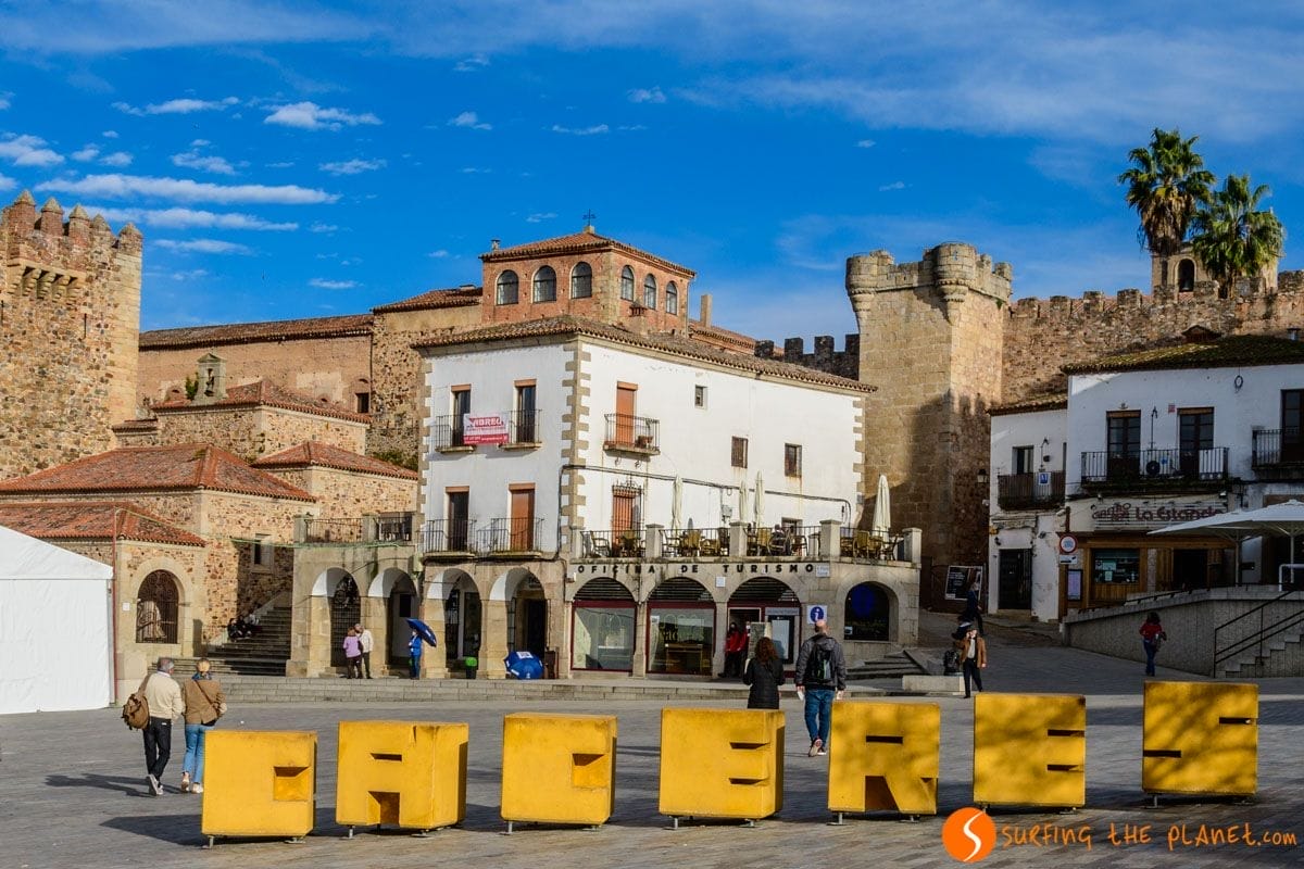 Letras, Plaza Mayor, Cáceres, Extremadura | Que visitar en Cáceres Letras, Plaza Mayor, Cáceres, Extremadura | Que ver en Cáceres
