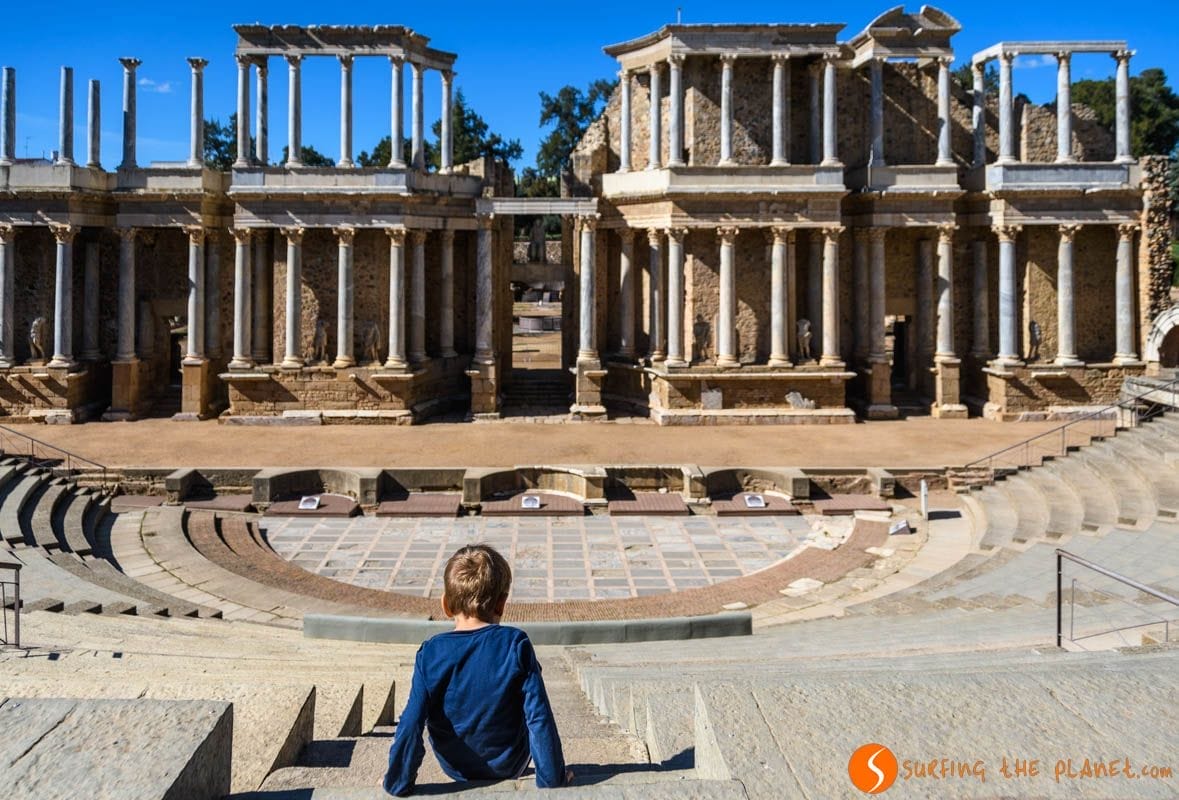 Admirando el Teatro Romano, Mérida, Badajoz, Extremadura | Que ver en Mérida en 2 días Admirando el Teatro Romano, Mérida, Badajoz, Extremadura | Que ver en Mérida en 2 días