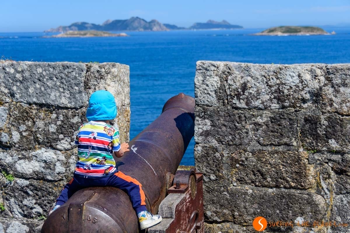 Vistas de Islas Cíes, Fortaleza de Monterreal, Baiona, Pontevedra, Galicia Vistas de Islas Cíes, Fortaleza de Monterreal, Baiona, Pontevedra, Galicia
