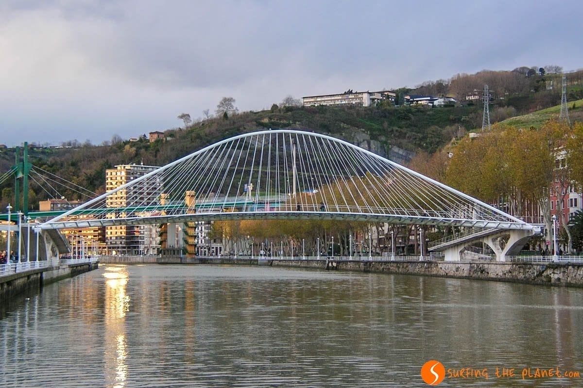 Puente de Zubizuri, Bilbao, Vizcaya, País Vasco | Que hacer en Bilbao en 3 días Puente de Zubizuri, Bilbao, Vizcaya, País Vasco | Que hacer en Bilbao en 3 días