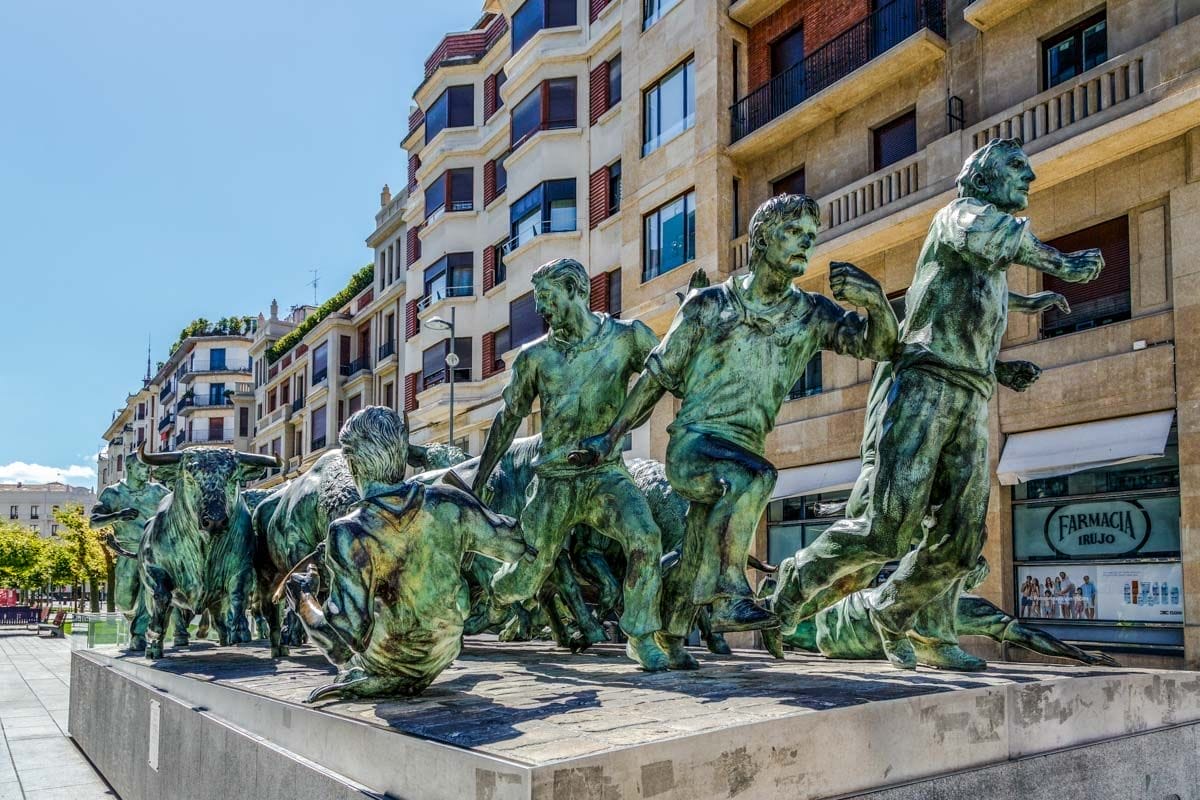 Estatua, Ruta de los Encierros, Pamplona, Navarra | Que ver en Pamplona Estatua, Ruta de los Encierros, Pamplona, Navarra | Que ver en Pamplona