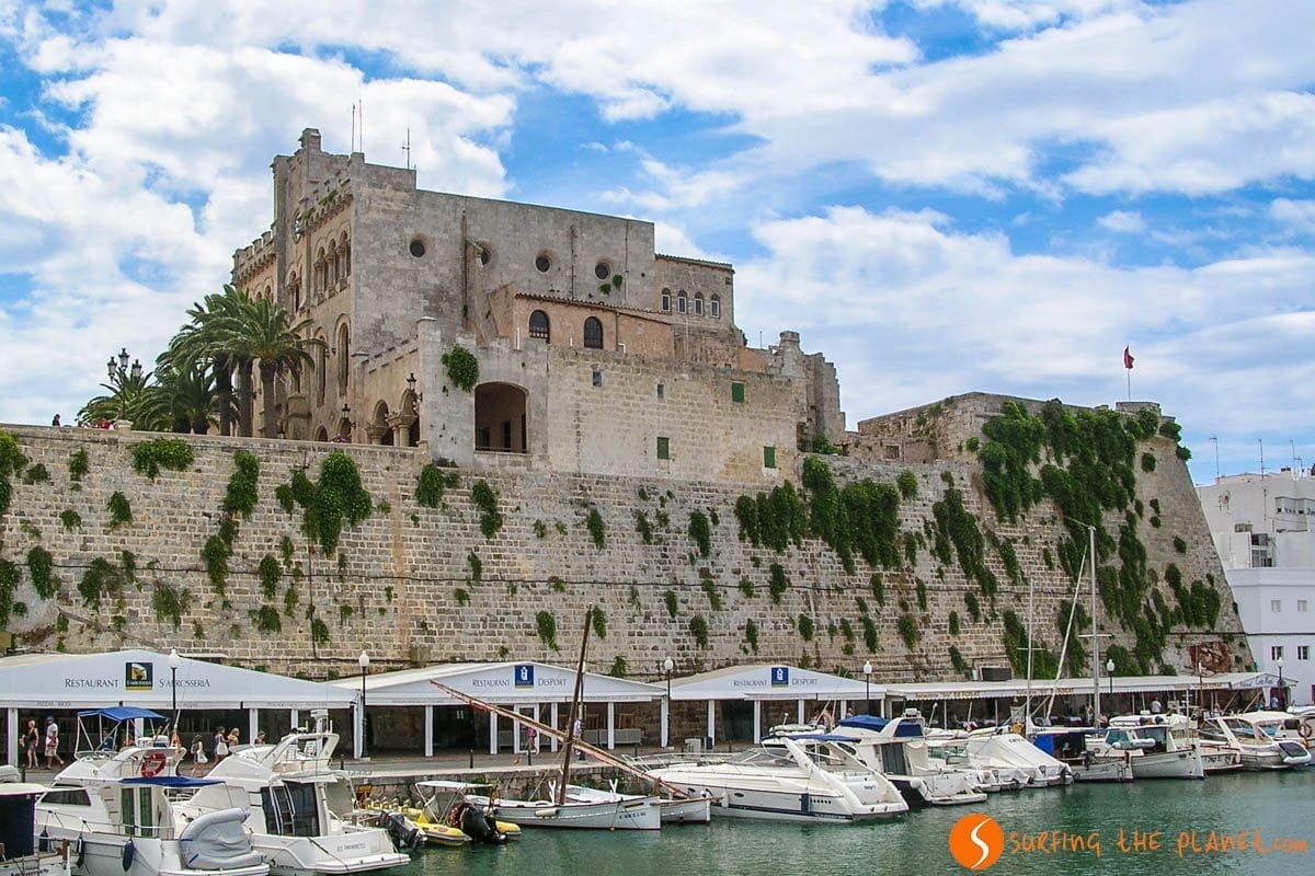Vistas del Ayuntamiento desde el Puerto, Ciudadela, Menorca | Que ver en Ciudadela Vistas del Ayuntamiento desde el Puerto, Ciudadela, Menorca | Que ver en Ciudadela