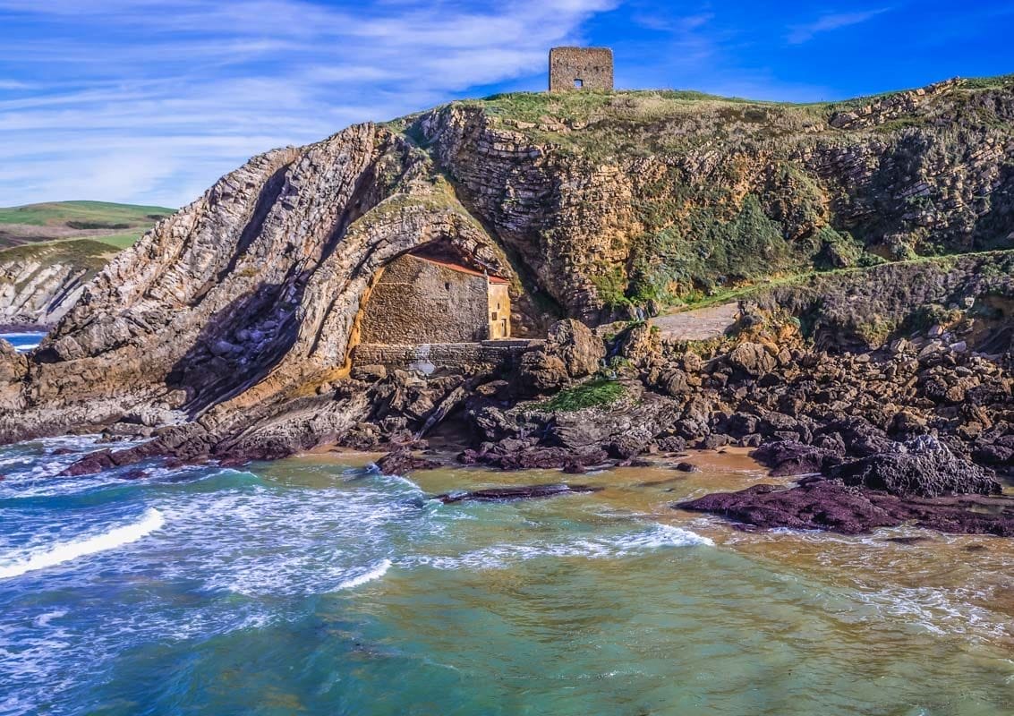 Ermita Santa Justa cerca de Santillana del Mar, Cantabria | Que ver en Santillana del Mar Ermita Santa Justa cerca de Santillana del Mar, Cantabria | Que ver en Santillana del Mar