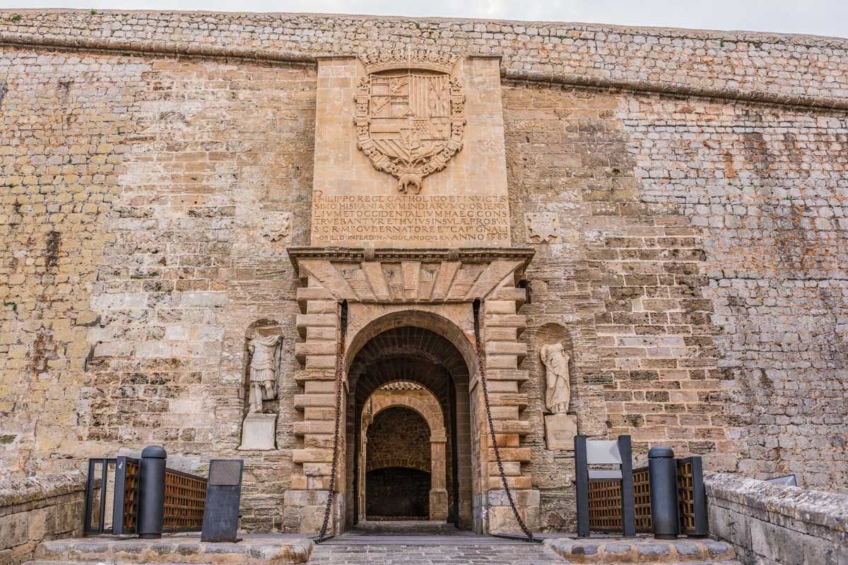 Portal de Ses Taules, Dalt Vila, Ibiza Ciudad, Baleares | Que ver en Ibiza Ciudad Portal de Ses Taules, Dalt Vila, Ibiza Ciudad, Baleares | Que ver en Ibiza Ciudad