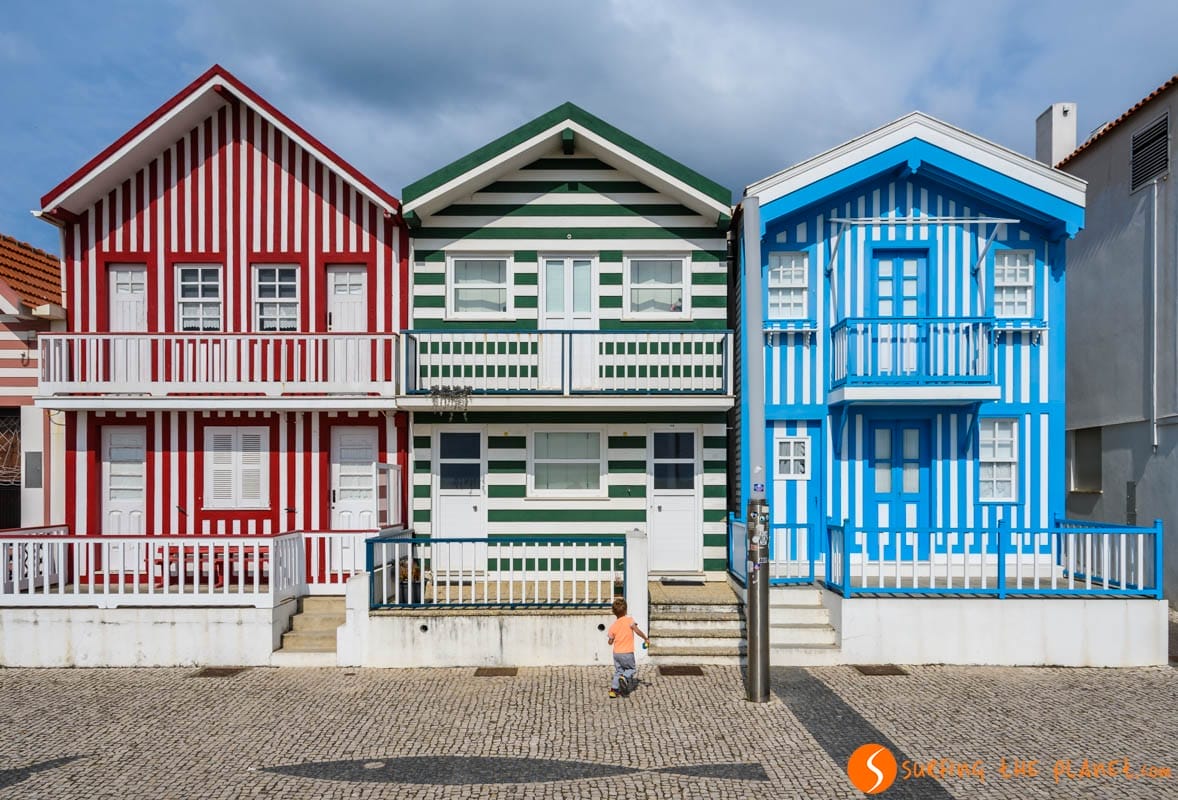 Casas de color, Playa de Costa Nova cerca de Aveiro, Portugal | 2 días en Oporto