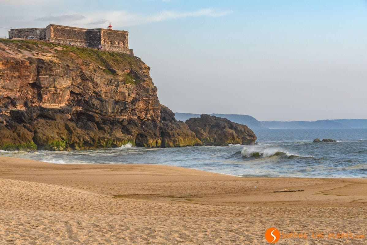 Fuerte de San Miguel Arcángel sobre los acantilados, Nazaré, Portugal | Que visitar en Óbidos Fuerte de San Miguel Arcángel sobre los acantilados, Nazaré, Portugal | Que visitar en Óbidos