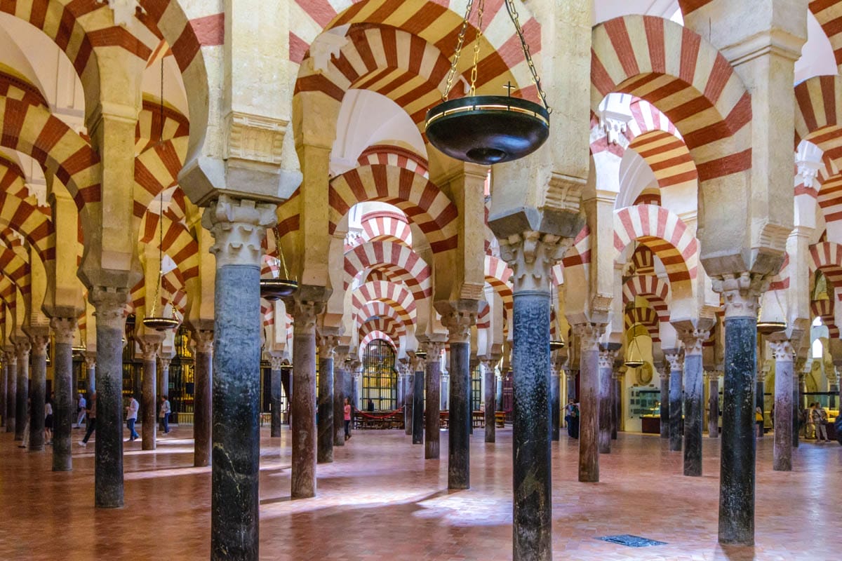 Arcos bicolor, Mezquita y Catedral de Córdoba, Andalucía | Que ver en Córdoba Arcos bicolor, Mezquita y Catedral de Córdoba, Andalucía | Que ver en Córdoba