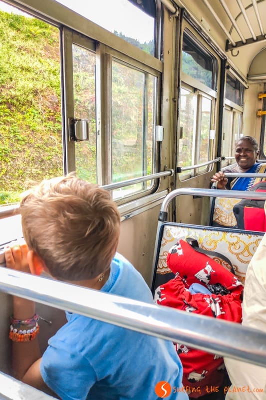 Viajar en bus local, Sri Lanka