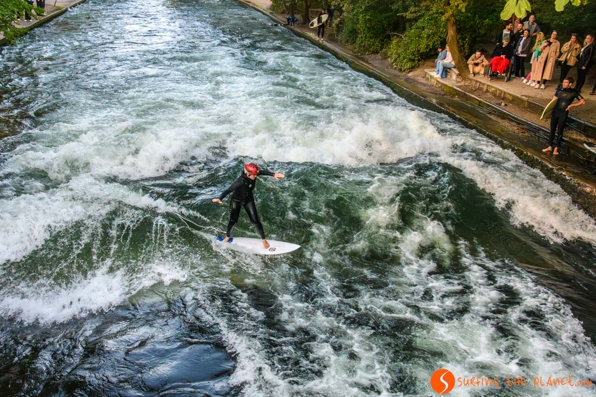 Surferos, Jardín Inglés, Múnich | Que ver en Múnich en 3 días Surferos, Jardín Inglés, Múnich | Que ver en Múnich en 3 días