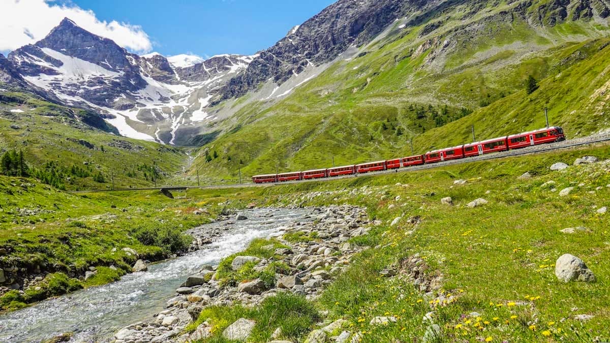 Tren de Bernina a St. Moritz, Suiza | Que hacer en Milán en 2 días Tren de Bernina a St. Moritz, Suiza | Que hacer en Milán en 2 días