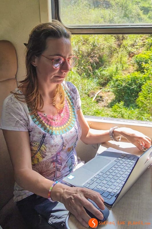 Trabajar con el ordenador, Sri Lanka | eSIM de Holafly en Sri Lanka