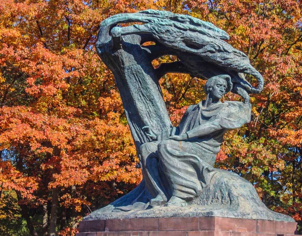 Escultura de Chopin, Varsovia | Que visitar en Varsovia en 2 días Escultura de Chopin, Varsovia | Que visitar en Varsovia en 2 días