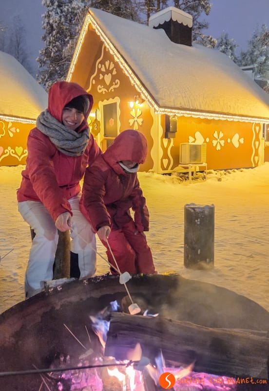 Cocinando marshmallows, Laponi | Que ver en Laponia Cocinando marshmallows, Laponi | Que ver en Laponia
