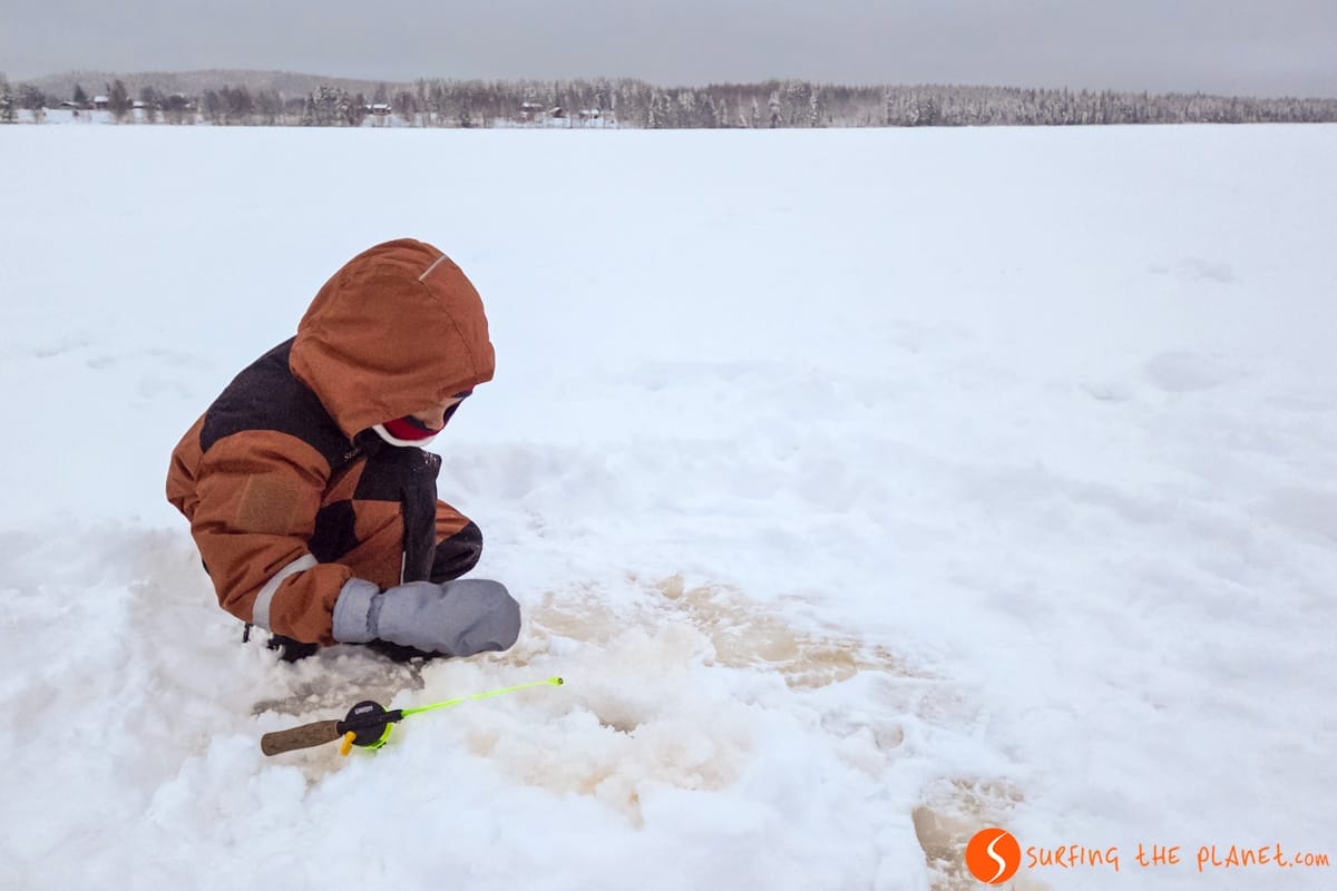 Pesca en el hielo en el lago, Rovaniemi, Laponia | Que ver en Laponia Pesca en el hielo en el lago, Rovaniemi, Laponia | Que ver en Laponia