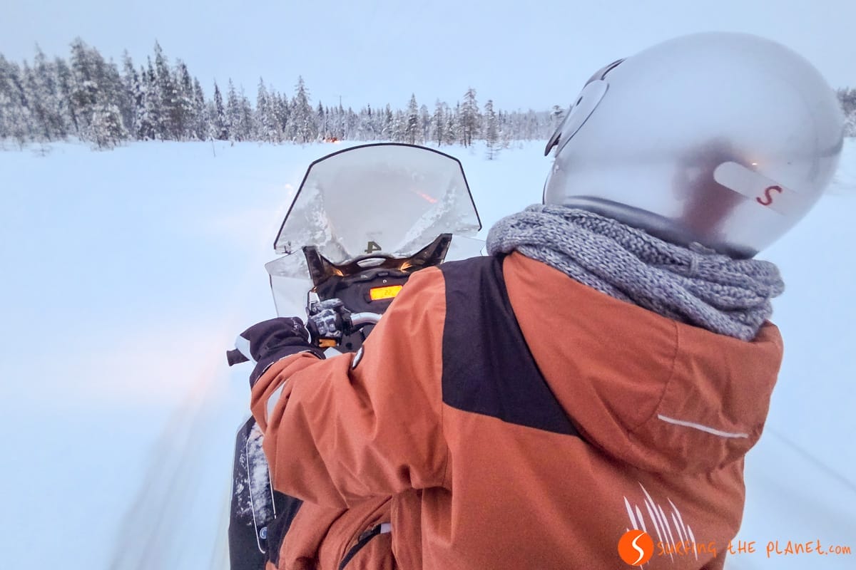 Conduciendo la motonieve, Rovaniemi, Laponia | Que hacer en Laponia Conduciendo la motonieve, Rovaniemi, Laponia | Que hacer en Laponia