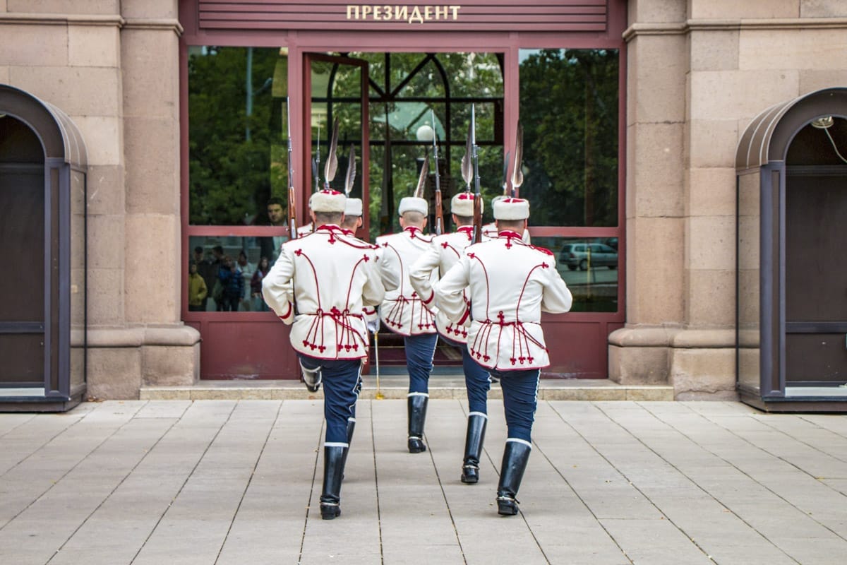 Cambio de guardia, Palacio presidencial, Sofía | Que ver en Sofía en 3 días Cambio de guardia, Palacio presidencial, Sofía | Que ver en Sofía en 3 días